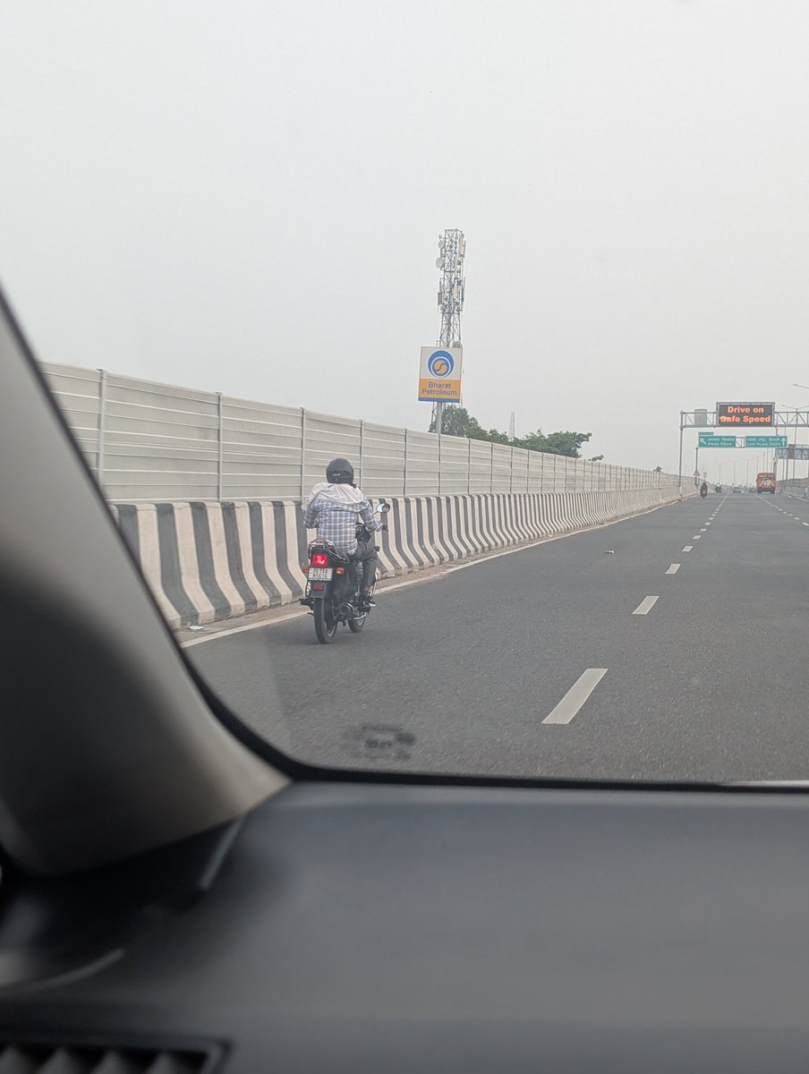 owlbywindow's tweet photo. @NHAI_Official Amazing!. Now act on bikers on various parts of Dehradun Delhi Expressway. Don't wish away your duty by saying we installed signage. Speed limit of 100 is for honest toll paying card and can't be hijacked by "chalta hai" @MORTHIndia @MORTHRoadSafety @Uppolice @dtptraffic https://t.co/iOb4mRPQEH