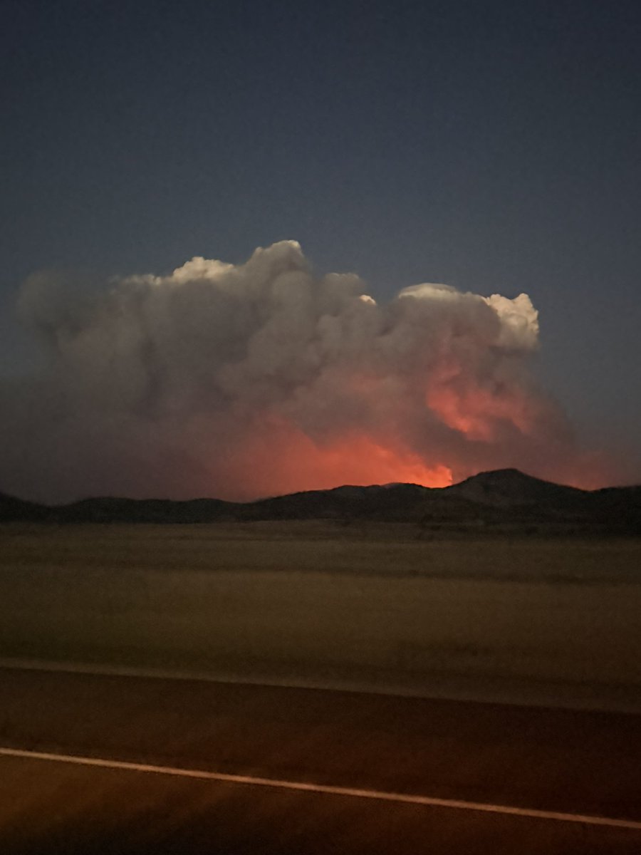 SLCScanner's tweet photo. #Fillmore #Utah This was the scene at the #Widemouth2Fire in Fillmore at 9:30 PM. Thanks for sharing @SMS4988 https://t.co/Qm7btqZEVj