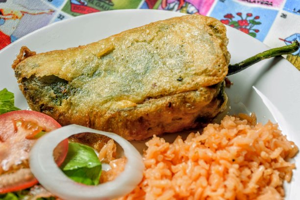Brian153646's tweet photo. Craving bold flavors Dive into our homemade Mexican chiles rellenos—roasted poblano peppers stuffed with Oaxacan cheese, dipped in fluffy egg batter, and smothered in tangy tomato salsa—pure cozy comfort with a spicy kick! https://t.co/UJwTj1uvrI