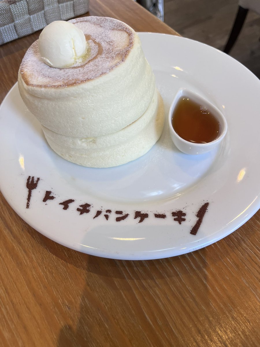 cutjun_NOBU's tweet photo. 本日はお休みをいただきありがとうございます！
この前櫻井さんと上田さんと三人でパンケーキかホットケーキどっちが美味いか論争をしてたら、パンケーキ食べたくなって食べに来ました！マジで美味かった https://t.co/AkD7ugA0zR