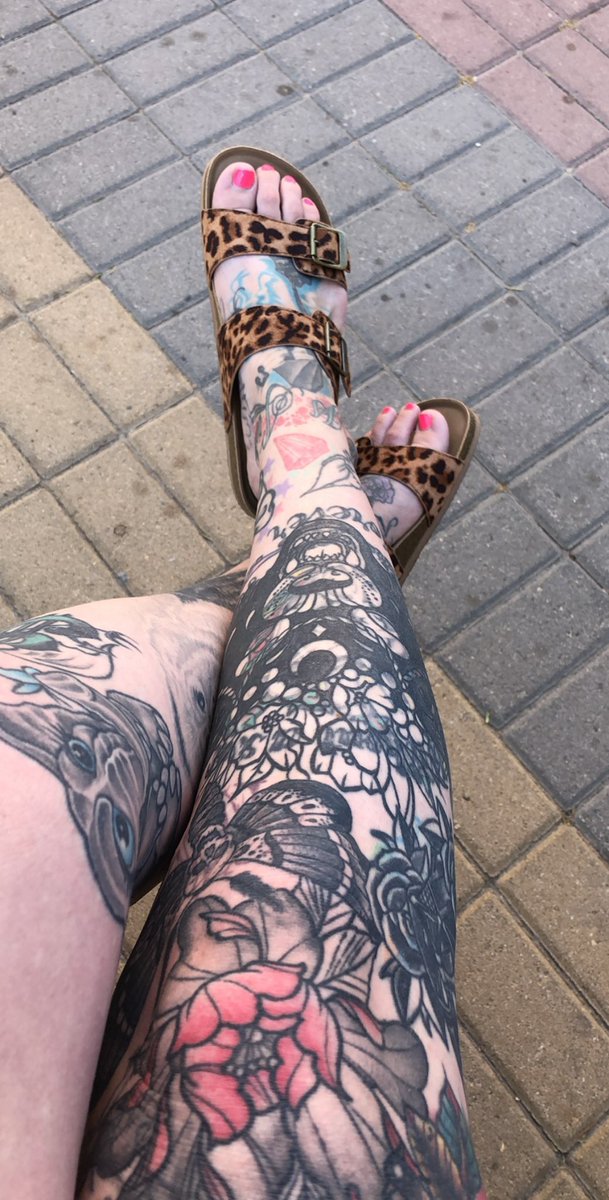 PattyMayoToes's tweet photo. Toes Out Tuesday #feet #feetfetısh #feetworshi̇p #feetfindom #Kentucky #BGKY #Louisville #270freaks #TattooedAngel #tattoo #interracial https://t.co/eq3kmBShi0