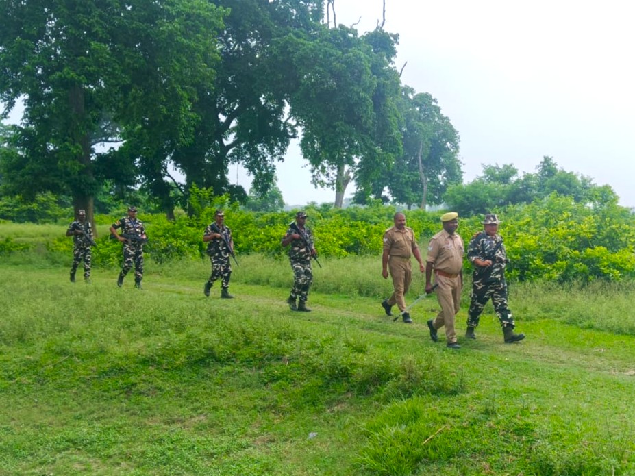 59bnssb_india's tweet photo. 59वीं वाहिनी @SSB_INDIA द्वारा भारत-नेपाल सीमा क्षेत्र में @APF_Nepal , @Uppolice  एवं @UpforestUp के साथ #���ंयुक्त_गश्त का आयोजन किया गया। सीमाई सुरक्षा, समन्वय एवं अवैध गतिविधियों की रोकथाम हेतु यह अभियान निरंतर जारी है।
#BorderSpine59 #APFNepal #UPPolice #UPForestDepartment https://t.co/voNTLXCkHX