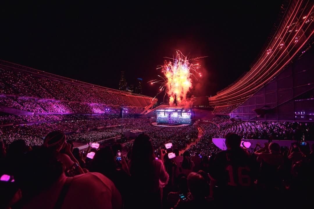 BLINKAURA_'s tweet photo. We never expected constant fan events or endless content 
We only hoped our 10th anniversary would be treated as something special.

BLINKs deserve better
#BLACKPINK #블랙핑크 #BLACKPINK10thAnniversary 
#JENNIE #JISOO #ROSÉ #LISA https://t.co/IF2T9vcJjX