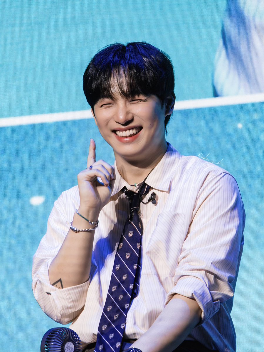 e_bay_h's tweet photo. [HQ] 260802 상하이 팬미팅
BTOB Fanmeeting in Shanghai

평생 볼살 지켜줄겝…🥹🤏🏻

@BTOB_IMHYUNSIK 
#BTOB #비투비 
#임현식 #현식 #LIMHYUNSIK https://t.co/nNO7z7fo0Z