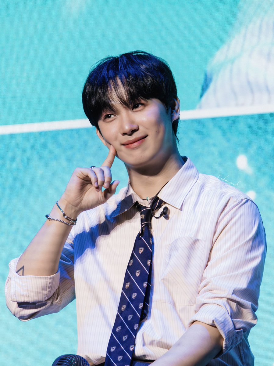 e_bay_h's tweet photo. [HQ] 260802 상하이 팬미팅
BTOB Fanmeeting in Shanghai

평생 볼살 지켜줄겝…🥹🤏🏻

@BTOB_IMHYUNSIK 
#BTOB #비투비 
#임현식 #현식 #LIMHYUNSIK https://t.co/nNO7z7fo0Z