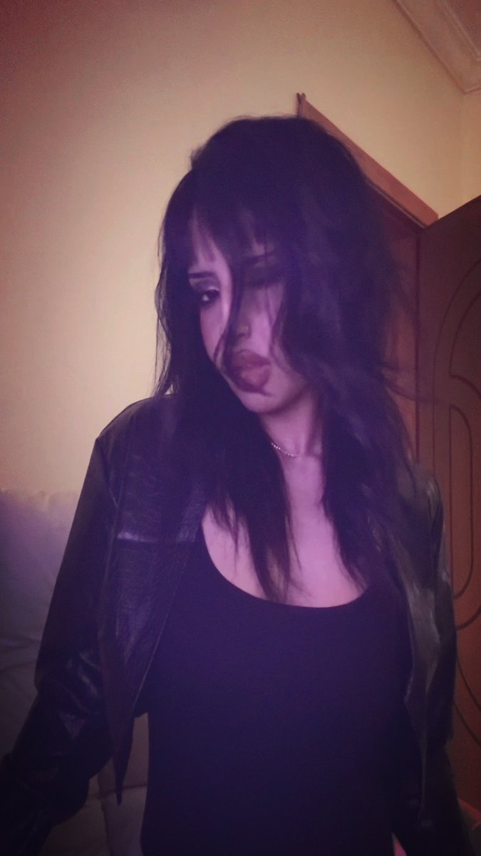 xXxxthrites's tweet photo. #NewProfilePic #CantDecide https://t.co/dOcjKtg1SI