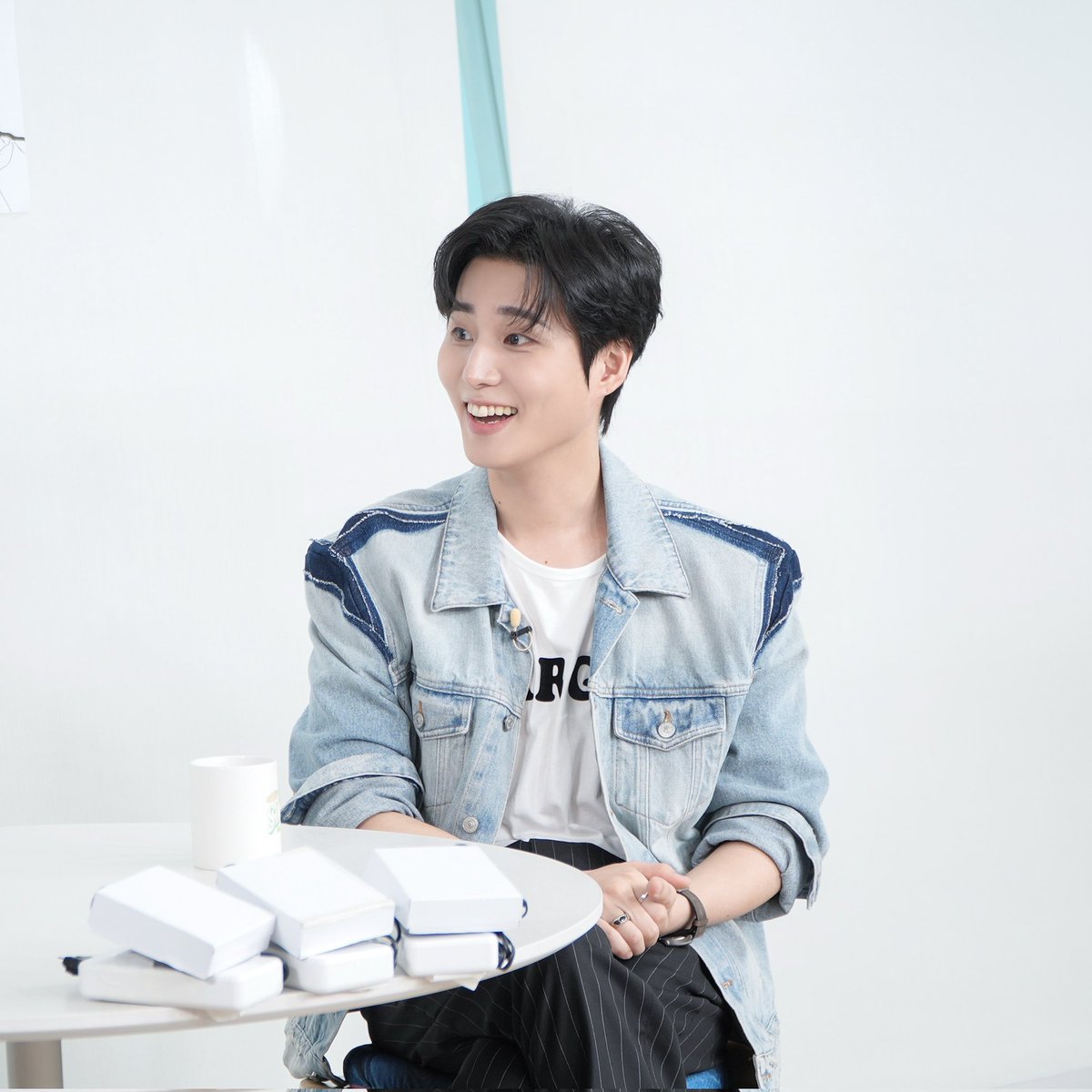 eternal_0k's tweet photo. teo.universe

노래짱! 먹짱! 수다짱! 영케이랑 놀 롱롱이들 모여라🦊
 
☕️ 오늘 오후 6시 TEO 유튜브

🔗 https://t.co/LdisXM4bSz

#DAY6 #데이식스 #YoungK #영케이 #YOUNGEST #Shut_The_Door #살롱드립 #SalonDrip https://t.co/rDsasc7Mch