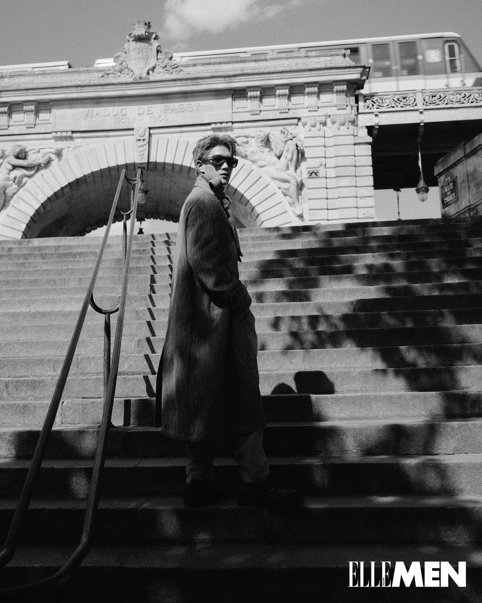 FourthOfficiall's tweet photo. IG Post Update [04082026] : ellementhailand 

@tawattannn @LouisVuitton 
#ElleMenThailandAndFourth 
#LouisVuittonxFourth #LouisVuitton
#Fourthnattawat #โฟร์ทณัฐวรรธน์

Walking in Paris! โฟร์ท-ณัฐวรรธน์ พาออกเดินสำรวจอีกมุมหนึ่งของกรุงปารีส พร้อมถ่ายทอดจิตวิญญาณแห่งการเดินทางผ่านแฟชั่นเซ็ตจาก Louis Vuitton Fall-Winter 2026 ภายใต้วิสัยทัศน์ของ Pharrell Williams ที่หลอมรวมฟังก์ชัน งานฝีมือ และสไตล์เหนือกาลเวลาไว้ในทุกลุค

ตั้งแต่งานเทเลอริงที่เฉียบคมและร่วมสมัย ไปจนถึงแจ๊กเก็ตบุนวมซึ่งสะท้อนแนวคิดของเสื้อผ้าที่ออกแบบเพื่อการใช้งานจริง แต่ยังคงความสง่างามในแบบฉบับของ Louis Vuitton แต่ละลุคเผยให้เห็นอีกแง่มุมของโฟร์ท ท่ามกลางเสน่ห์ของมหานครที่การเดินทางและแฟชั่นหลอมรวมเป็นหนึ่งเดียว