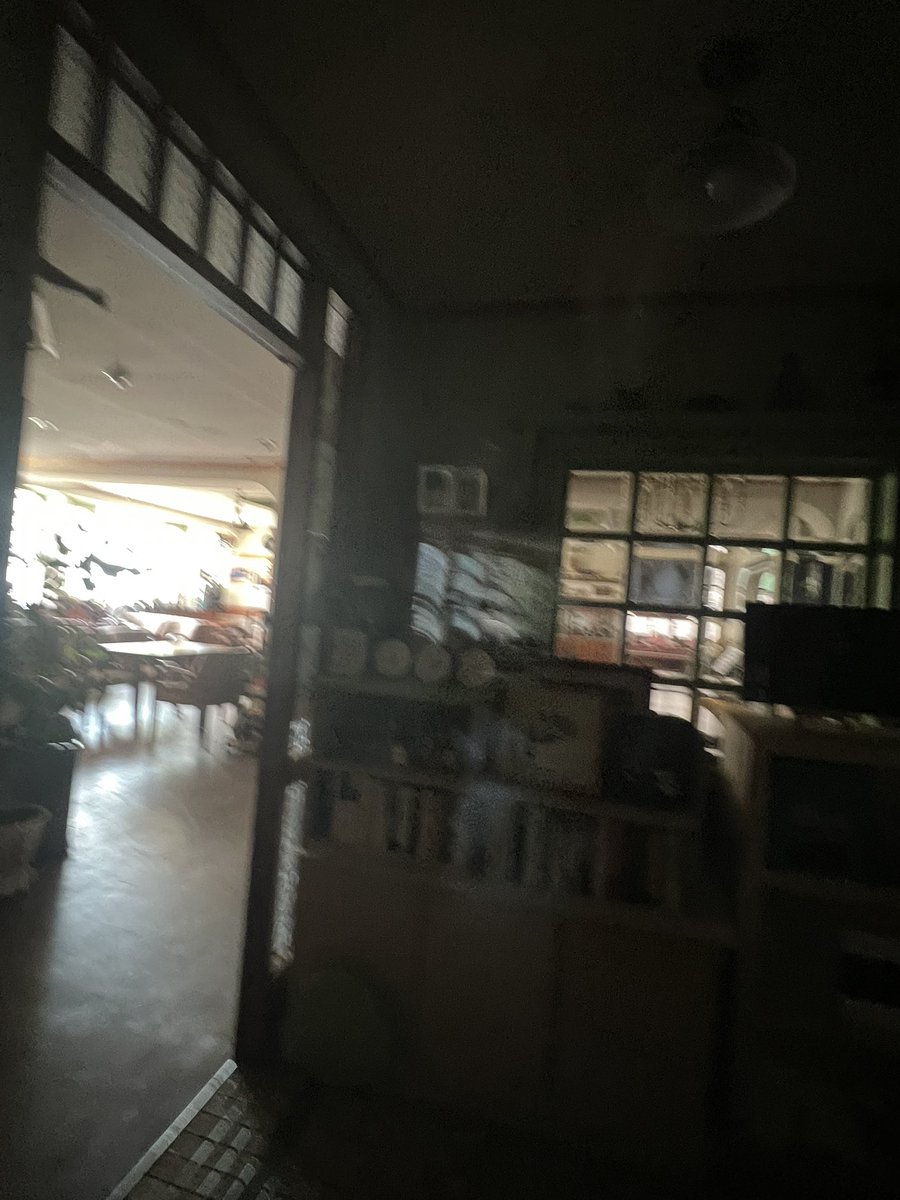 kurukurukuruto1's tweet photo. 昨年から営業されていなくてnaver地図で閉店を確認したので見納めに来ました。昨年は入れなかったセラビィ喫茶店。展示物の一部が外にありました。店主さんが温かい方でした。最後に来られて良かったです。
#セラヴィ音楽喫茶
#쎄라비음악다방
#チャングンソク足跡巡り👣
#ラブレイン
@AsiaPrince_JKS https://t.co/bR3ExlQome