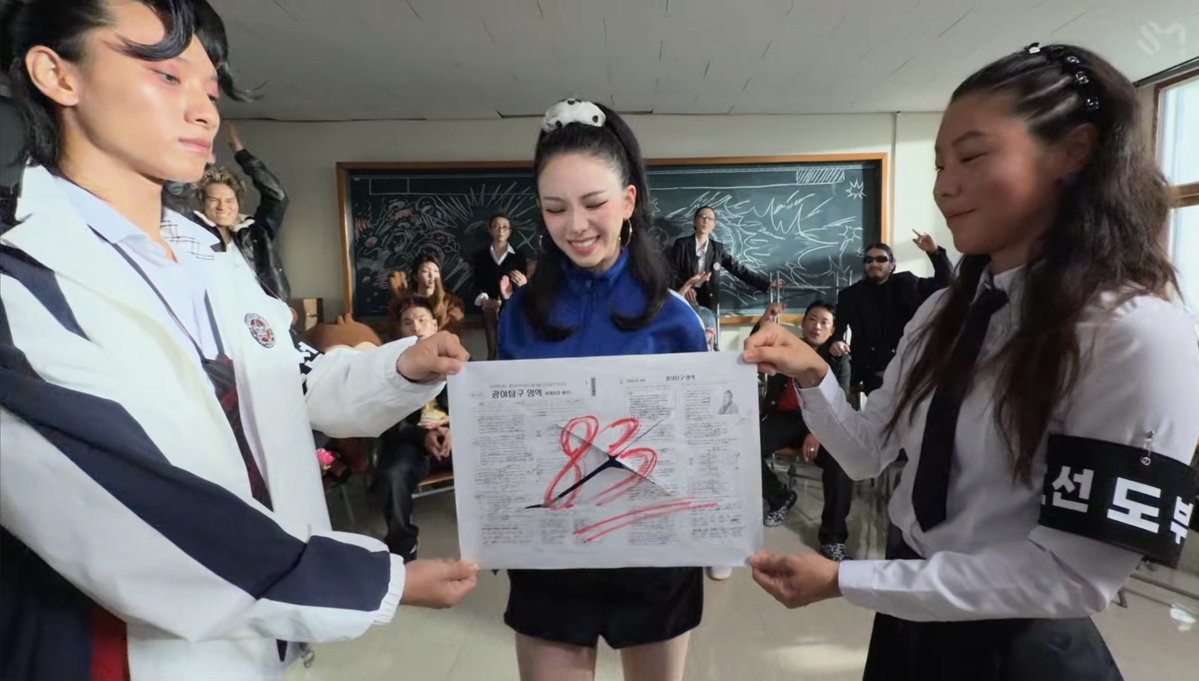 sunshine_080507's tweet photo. aespa's test papers

karina - paper full of solutions and notes. 83 points
giselle - neat blank paper. 100 points
winter - drew monkey doodles but can see some answers. 13 points
ningning - drew a large bicycle/motorcycle. -3 points

🤣🤣🤣🤣 https://t.co/mzyMbdXDlA