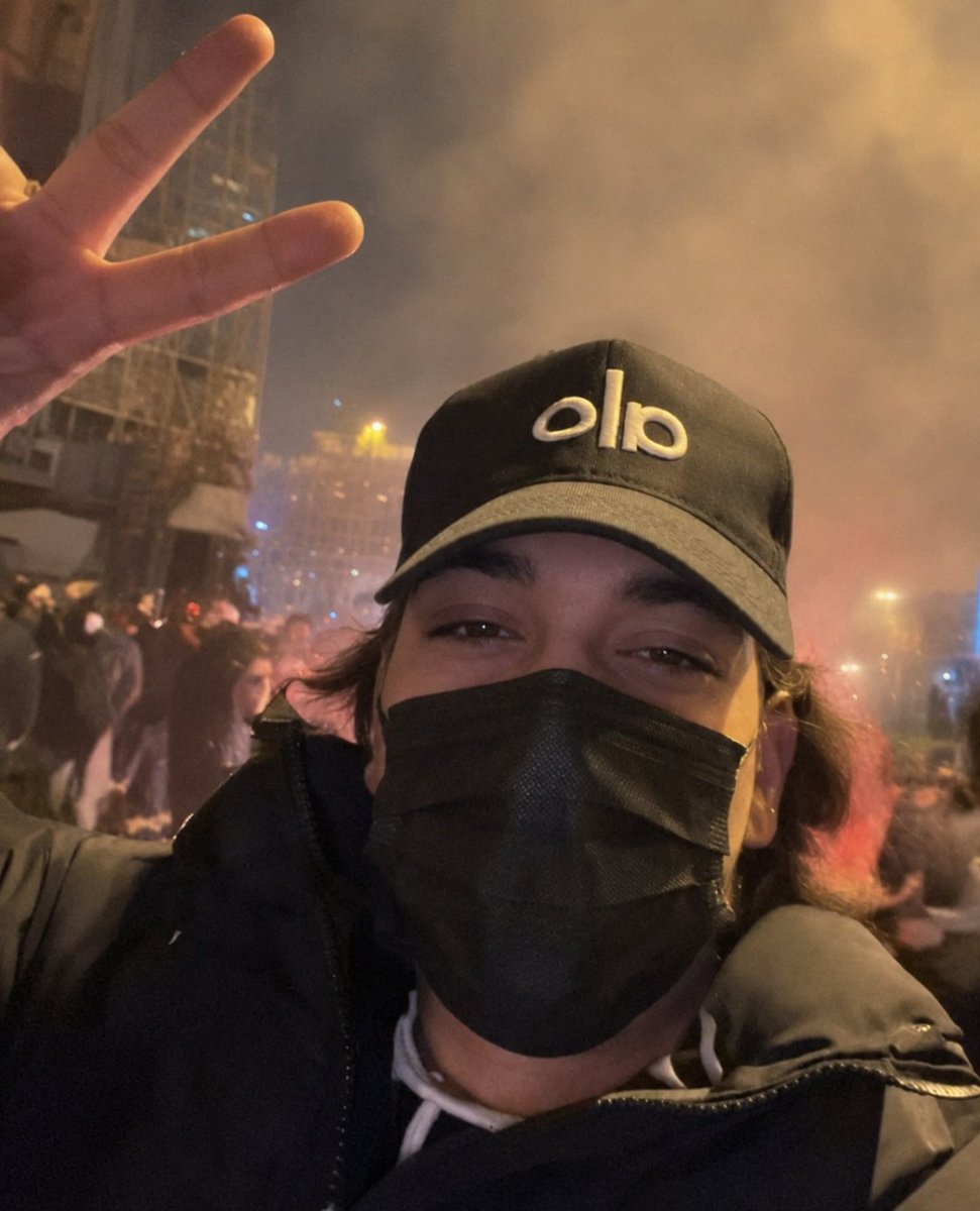 Mayekhal's tweet photo. آخرین عکس جاویدنام آرمان مهدی‌پور

وقتی تو سلسبیل گلوله خورد، خندید و گفت حالم خوبه منو بیمارستان نبرید

#آرمان_مهدی‌پور https://t.co/UAzWbiAXZs