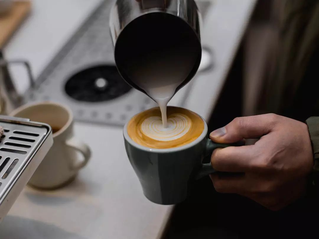 CahayaIndahMu's tweet photo. Spent 10 mins in a campus café pretending my laptop’s broken to avoid a group project talk… turns out the “IT staff” I called was the barista. Oops. ， https://t.co/J5A4e2yYmK