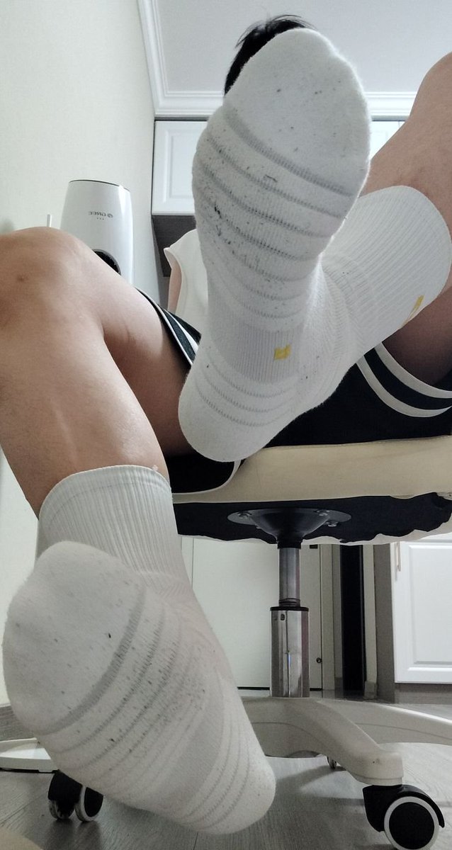 DZM08519's tweet photo. 来🖕臭傻逼 到你表现的时候了 该孝敬就孝敬该吐就吐 挺着个猪脸翻白眼捧着吸!!
#白袜 #黑心 #臭脚 #直 #雄臭 #原味 #gooner #傻逼 https://t.co/w7tcGDunwC