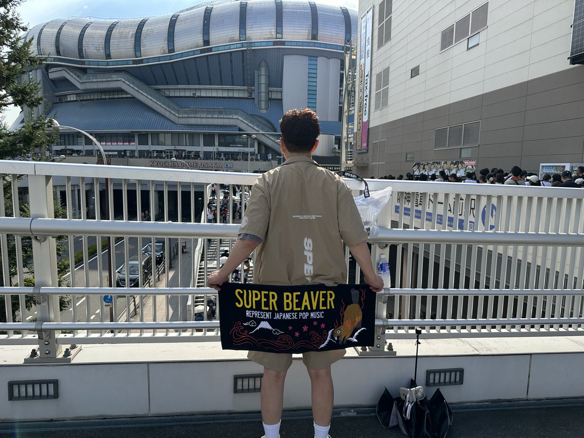 taka529sugi's tweet photo. 初ドームツアーに2日間参戦してきましたー！
モバイルクジでピックキーホルダーゲットできました！
それだけでなくかわいこちゃんのスティックもゲットでき幸せな2日間すごせました！
#スーパービーバー 
#SUPERBEAVER
#ドームツアー
#京セラドーム https://t.co/vxjOQTqWFf