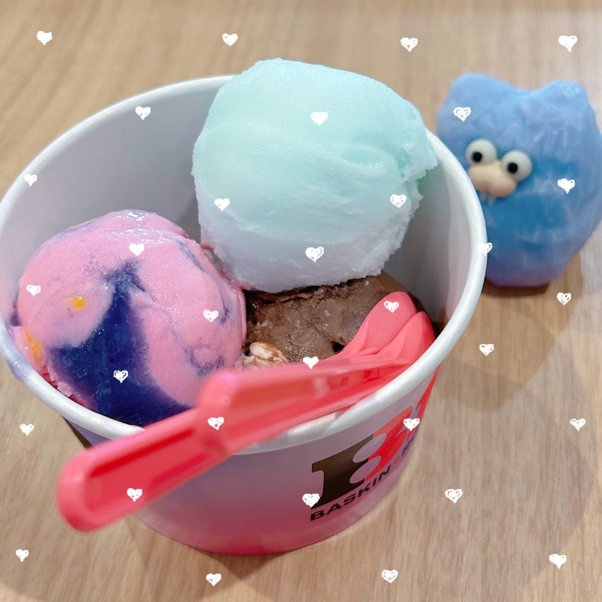 blue_rose_eye's tweet photo. 巷で噂のダイキュリーアイスだよ、げっ歯類！

クセ強で好みが分かれるという話だったけど、思っていたより食べやすかったです。
梅酒にライムを加えてもっと酸っぱくサッパリさせたような…
子どもはあまり好まなさそうな味だけど、私は楽しめました！🍨 https://t.co/9gJqITo8m8