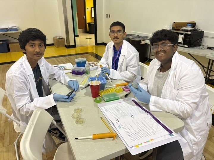 LearningUNDFTD's tweet photo. Students learned all about careers in #biotech while completing hands-on experiments during our Emerging Leaders in #STEM program in San Antonio, TX. 🧬✨ Stay tuned to see more moments from the program this summer! https://t.co/5jzvr7f3nw