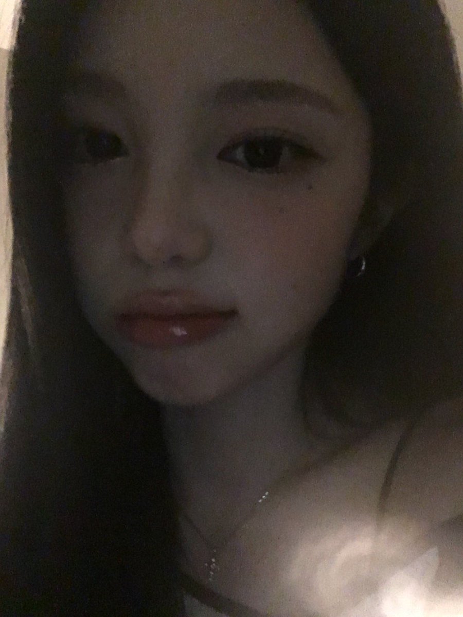 H2H_NEWS's tweet photo. 260804 IAN WEVERSE POST

“V✌🏻”

#Hearts2Hearts #하츠투하츠 #H2H @Hearts2Hearts https://t.co/PrGxZuXihh