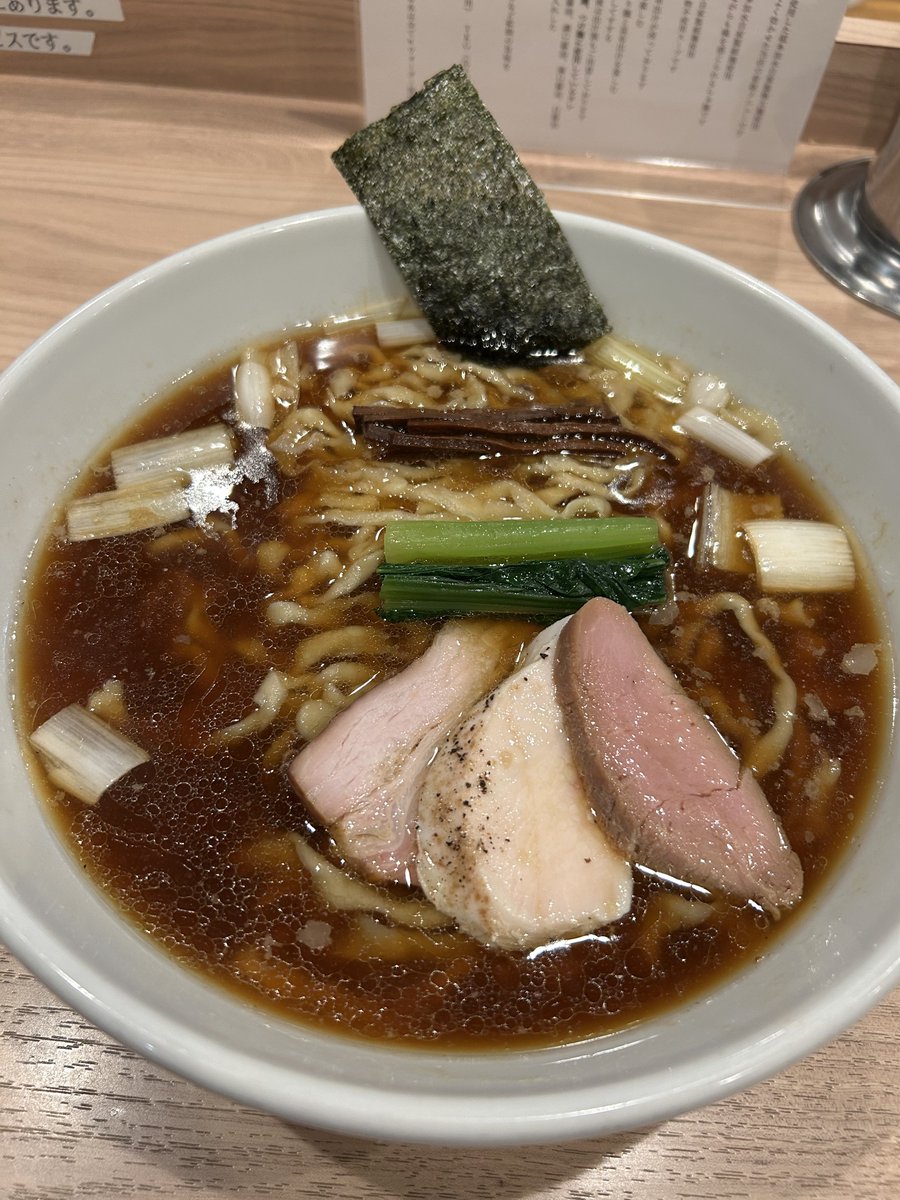 4D9_1001's tweet photo. 麺処 にし尾 (柏)
初めて行ったけど
なかなか美味しかった

3種類のチャーシューは
なかなか良かった

あと調べたら店主さんが我孫子の
ひむろの店長出身だったとかでびっくり

そのタイミングで行った覚えあるけど
我孫子のひむろ同じ系列店
でも1番美味かったもんなぁー https://t.co/YTDTGcWL0j
