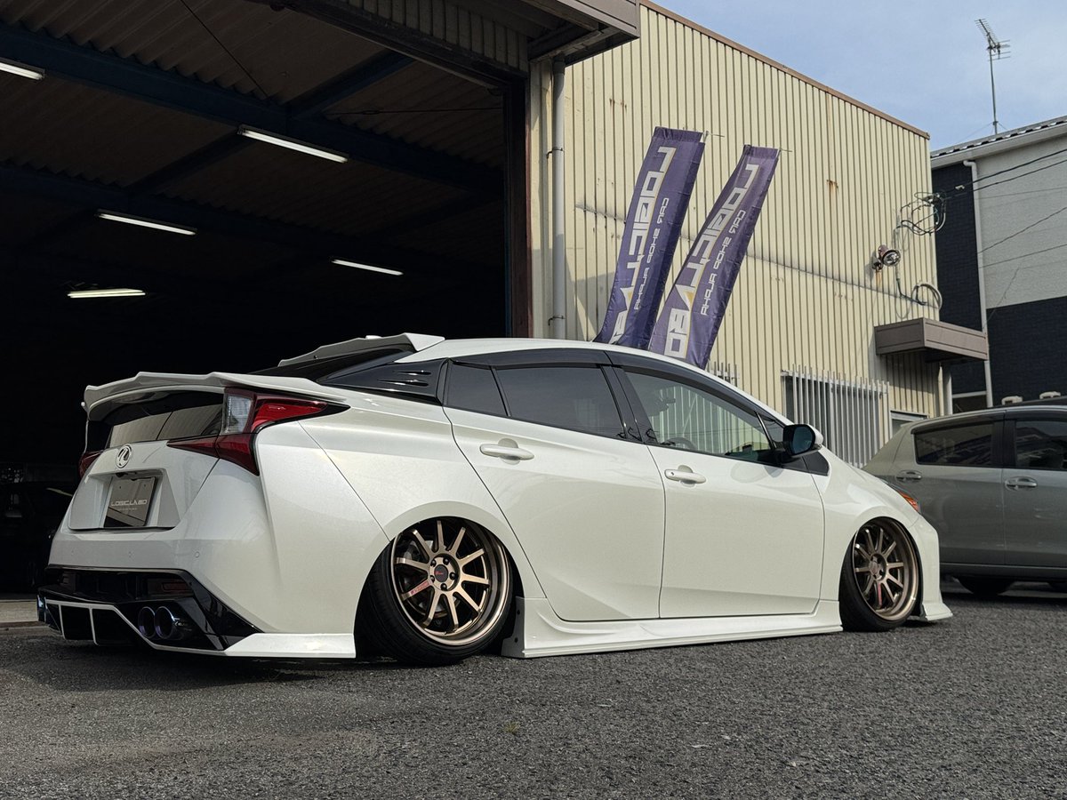 LOGIC0074's tweet photo. 50プリウス‼️ メーカー初 アッシュブロンズリムペイント
シェブロンGT 10F 19×9
イデアル エアサス
ティディメンド アーム
クール エアロ
#メーカー初
#リムペイント
#50プリウスエアサス
#50プリウスキャンバー
#シェブロンgt https://t.co/ED7omfblio