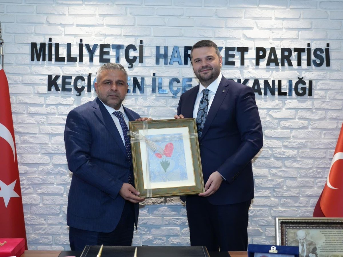 AkKeciorenResmi's tweet photo. 📍MHP Keçiören İlçe Başkanlığı 

İlçe Başkanımız Ömer Faruk İslam, Yürütme ve Yönetim Kurulu Üyelerimiz ile birlikte, Milliyetçi Hareket Partisi Keçiören İlçe Başkanı Sayın Kenan Yağmur'a makamında nezaket ziyaretinde bulundu. 

Misafirperverliklerinden dolayı kendilerine teşekkür ediyor, çalışmalarında başarılar diliyoruz. 

@RTErdogan
@hakanhanozcan
@erhansarigol
@AkpartiAnkara
@omerfarukislam
@kenanyagmurmhp
@mhpkecioren1