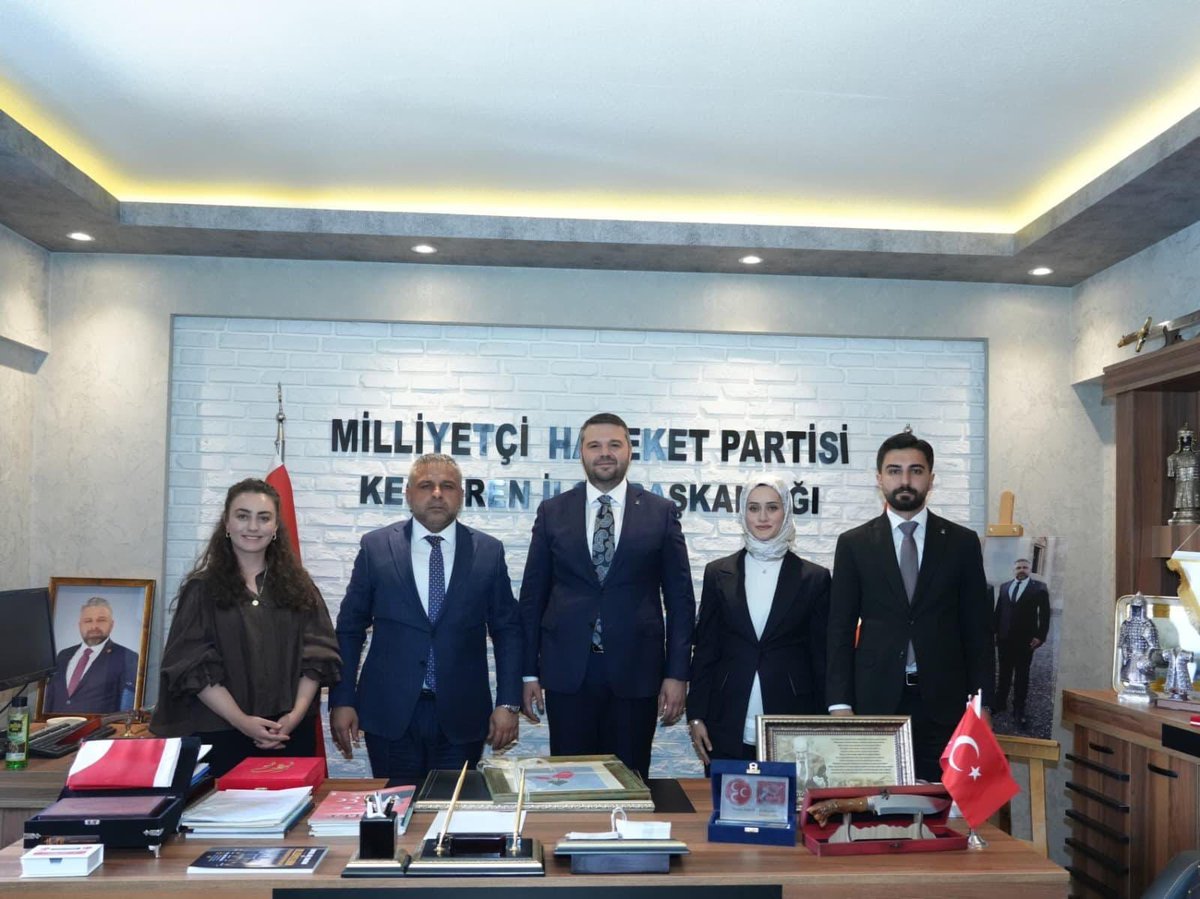 AkKeciorenResmi's tweet photo. 📍MHP Keçiören İlçe Başkanlığı 

İlçe Başkanımız Ömer Faruk İslam, Yürütme ve Yönetim Kurulu Üyelerimiz ile birlikte, Milliyetçi Hareket Partisi Keçiören İlçe Başkanı Sayın Kenan Yağmur'a makamında nezaket ziyaretinde bulundu. 

Misafirperverliklerinden dolayı kendilerine teşekkür ediyor, çalışmalarında başarılar diliyoruz. 

@RTErdogan
@hakanhanozcan
@erhansarigol
@AkpartiAnkara
@omerfarukislam
@kenanyagmurmhp
@mhpkecioren1
