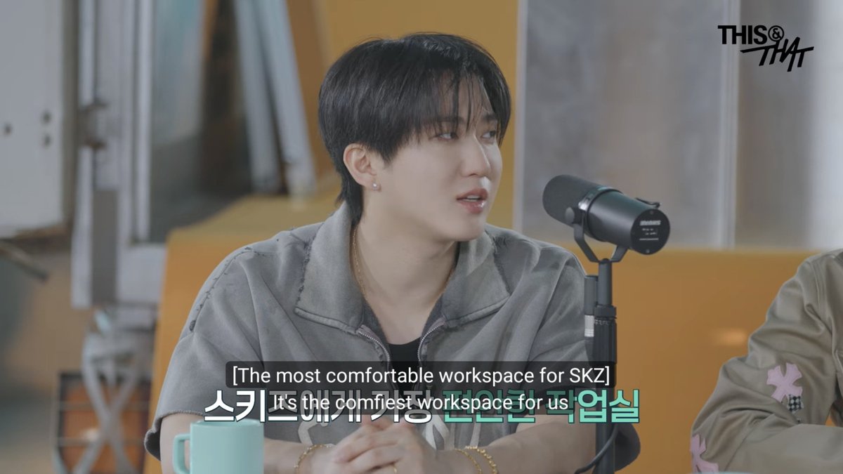 thrccracha's tweet photo. "chan's room is the comfiest workspace for us" IM GONNA CRY https://t.co/GBM16qZNIl
