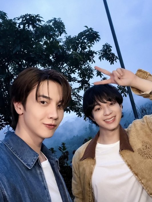 arlom_'s tweet photo. เปิดกล้อง                         ปิดกล้อง     ฮรึ้ก🥺😭

BE MY PLAYER TWO LAST Q
#ซอโซ่ล่ามธีร์ปิดกล้องแล้ว https://t.co/OAHKwD0d4P