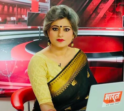 KraantiKumar's tweet photo. सोशल मीडिया पर गरिमा सिंह का वीडियो वायरल है. न्यूज़ 24 से इस्तीफा देने के 27 दिन बाद गरिमा सिंह आखिकार अपनी चुप्पी आज तोड़ी.

गरिमा सिंह ने कहा, न्यूज़ चैनल पर सत्ता पक्ष से सवाल करना मुश्किल कर दिया गया है. सरकार से जब सवाल पूछ ही नही पाऊंगी तो इस्तीफा देना बेहतर समझा.

गरिमा सिंह ने कहा, एक वो दौर था जब पत्रकार अपना माइक लेकर तत्कालीन प्रधानमंत्री मनमोहन सिंह के सामने खड़े हो जाते थे. 

गरिमा सिंह ने एक तीर से कई लोगों को निशाना साधा है. उन्होंने साफ कहा, इस्तीफा देकर काफी सुकून महसूस कर रही हूँ. गरिमा सिंह ने कभी किसी विपक्षी नेता को उस तरह अपमानित नही किया, जैसा चित्रा त्रिपाठी, रुबिया लियाकत और अंजना ओम कश्यप करती हैं. सरकार को सीधे घेरने पर गरिमा सिंह के बहादुरी की तारीफ करनी चाहिए.
