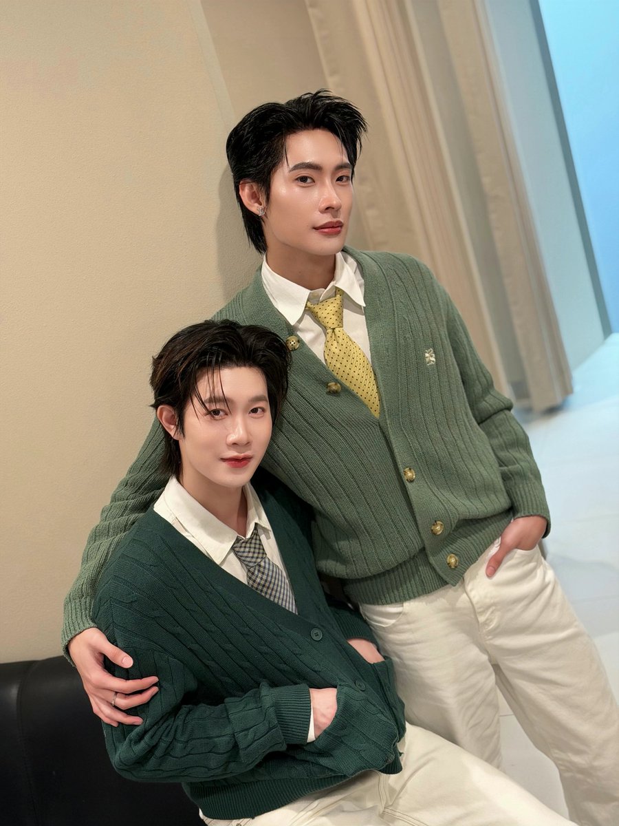 DomundiTV's tweet photo. พบกับ “ติวเตอร์” @TutorKrp และ “ยิม” @mynameis_yim ได้ในงาน THE FUTURE OF NEXT GENERATION SKIN ✨

#SmoothExTutorYimNextGen https://t.co/zjDWs39XAn