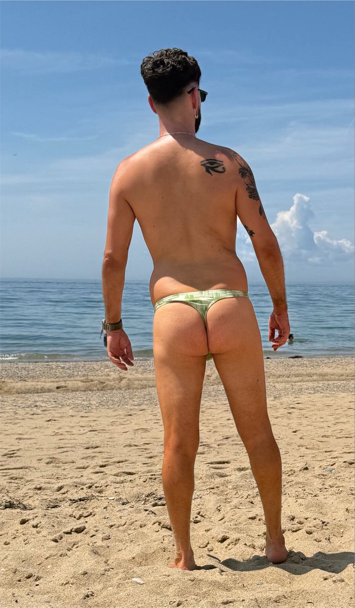 aDAMNmurf's tweet photo. Since the front is cute, how’s the back 🌈🍑 #ptown #30th #boybeach https://t.co/uxpwlkqC6y