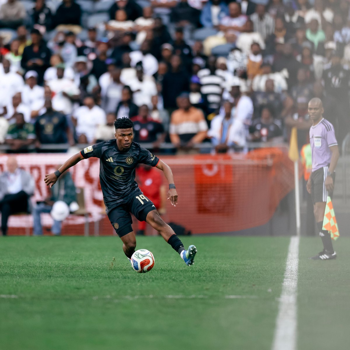orlandopirates's tweet photo. Rapoo Ready to Seize His Chance

💻 Read More:  https://t.co/z7vFFlR21j

⚫️⚪️🔴⭐️
#OrlandoPirates
#OnceAlways https://t.co/ySbJSSWaYw