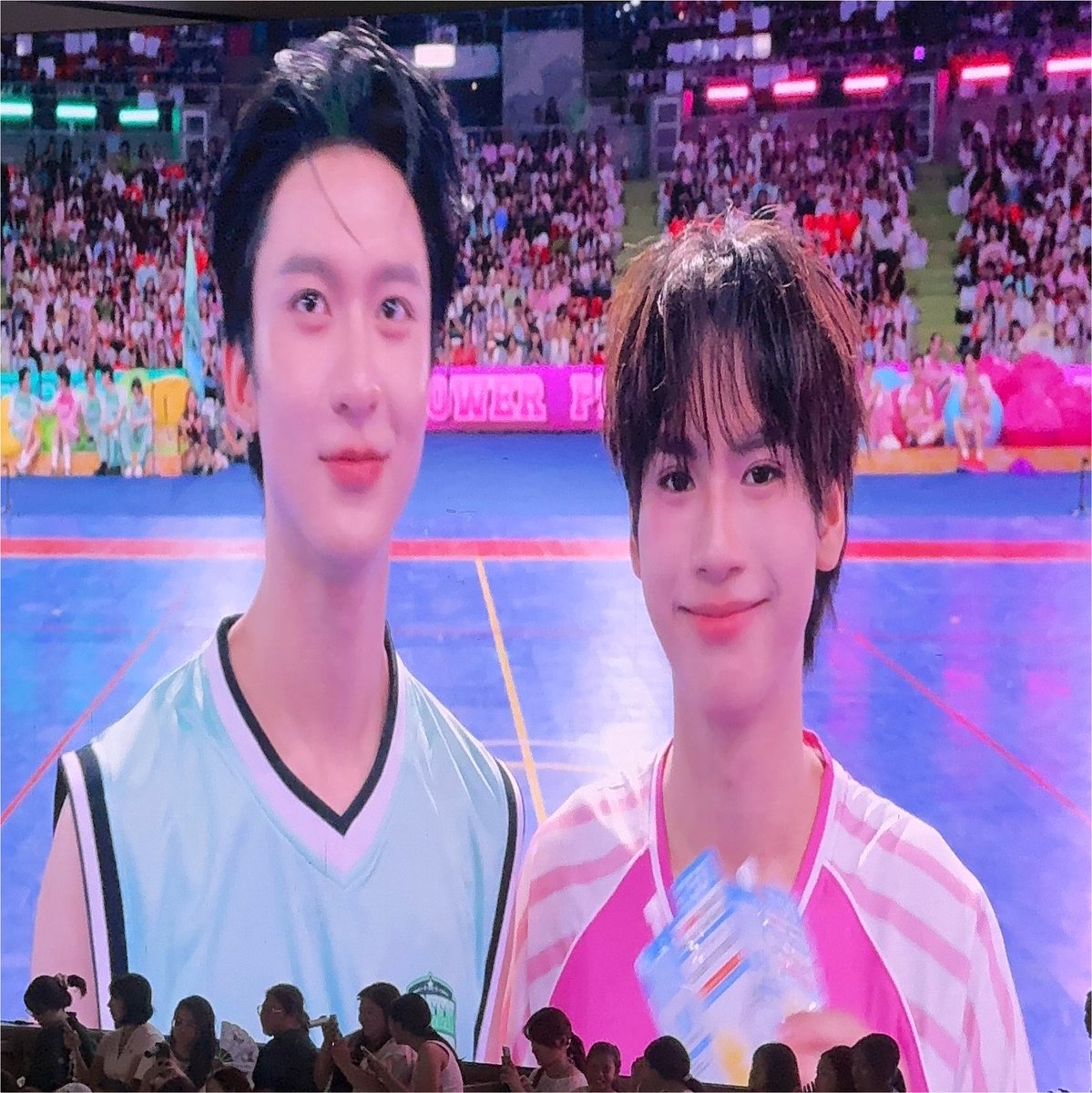 nropiamahc1's tweet photo. @rryjinnn นั่นดิทำไมไม่ได้เป็นก้านกล้วย มีชบาแก้วเป็นของตัวเองแท้แท้😌🫪 https://t.co/cbr6Fr4Qy0