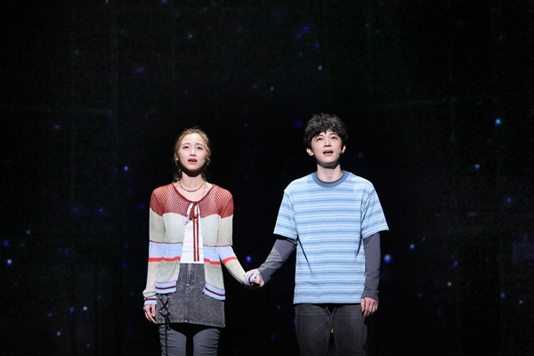 astage_ent's tweet photo. 【MUSICAL】絶賛上演中‼️
#柿澤勇人 #吉沢亮 主演
🎶ミュージカル「ディア・エヴァン・ハンセン」
　観劇レポート　
https://t.co/4ijrSmyRx0
#dearevanhansenjp #ディアエヴァンハンセン https://t.co/3Jc7Ry1P3Y