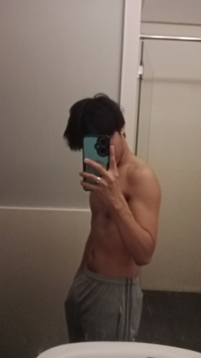 jakednv2's tweet photo. Magkaka abs din ako tiwala lang ✊💀 https://t.co/MzJP5zKLAI