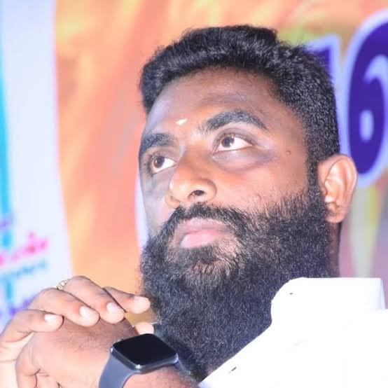SIDDHARTH1663's tweet photo. சக தமிழர்களை அடித்து அவமான படுத்திய கன்னடர்கள் மீது தீயசக்தி அரசு நடவடிக்கை எடுக்க வழியுறுத்தாமல்; ஏன் கர்னாடக கொடியை தமிழ் நாட்டில் கட்டி வருகிறீர்கள் என்று கேட்ட சிலம்பரசன் மீது குண்டர் சட்டத்தை போட்டு சிறை படுத்தினர்.தமிழக அரசு இவ்வழக்கை ஆய்ந்து விரைவில் விடுதலை செய்ய வேண்டும் https://t.co/rZjNMhavQH