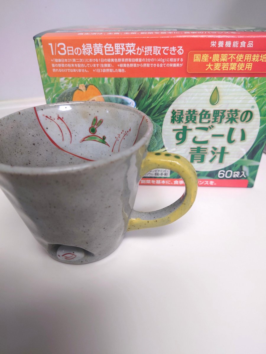 january12271's tweet photo. @neteruchanzzzz お気に入りのコップなんです🥹
縁にうっさー🐰がいるんですよ🤭 https://t.co/0h42Vq9xJ8