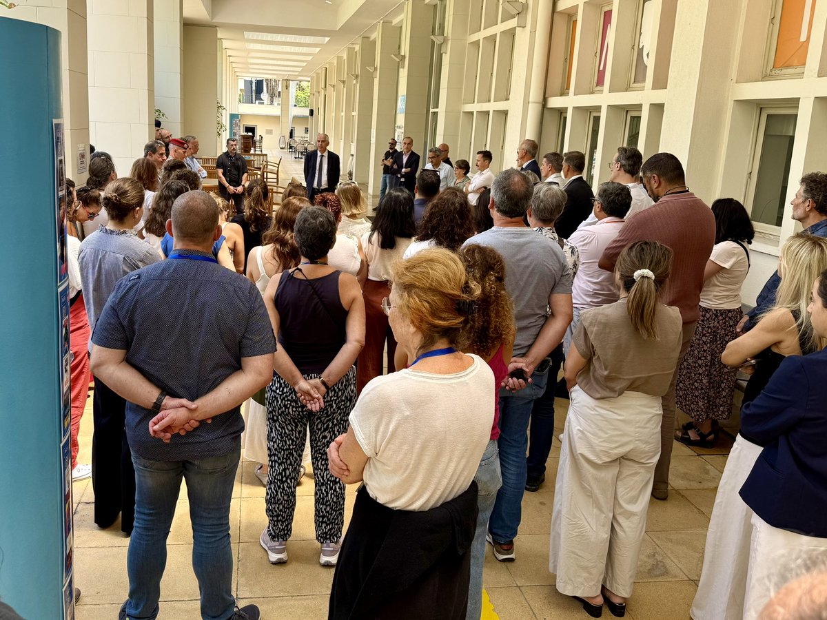 AmbaFranceLiban's tweet photo. Explosion du #4août2020: Message de solidarité & d’espoir que justice soit enfin rendue 6 ans plus tard.

Une minute de silence observée par l’Ambassadeur @Herve_Magro & les équipes de l’Ambassade en mémoire des victimes.

انفجار 4 آب 2020: رسالة تضامن وأمل بتحقيق العدالة المنشودة، بعد ست سنوات.

وقف السفير هيرفيه ماغرو وموظفو السفارة دقيقة صمت تخليداً لذكرى الضحايا.