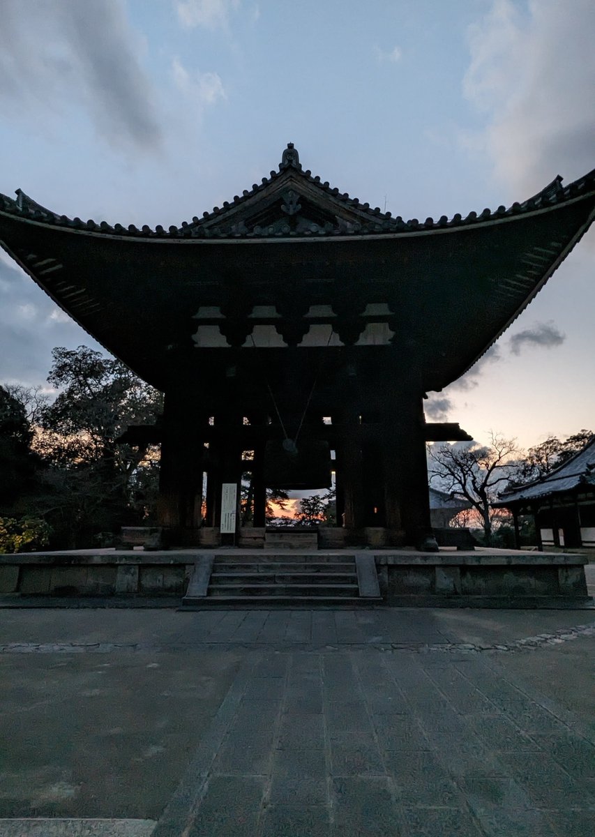 SizePad's tweet photo. 国宝なのに今も使われていて音を聞けるそうです。
国宝「梵鐘」奈良時代 東大寺所蔵 
メモ ぼんしょう 奈良太郎 https://t.co/fkneZq6oL4