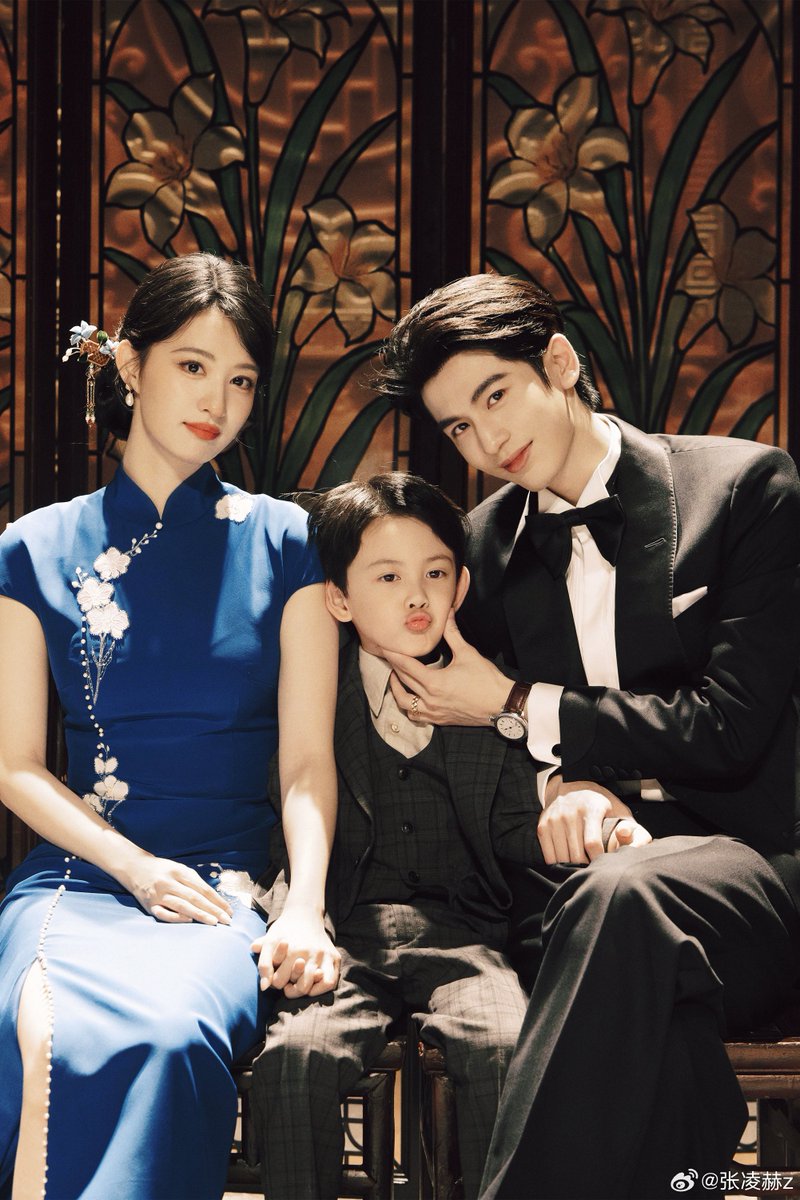ForCdrama's tweet photo. Family pics #Overdo #ZhangLinghe #WangChuran https://t.co/Wsfs0yghD4
