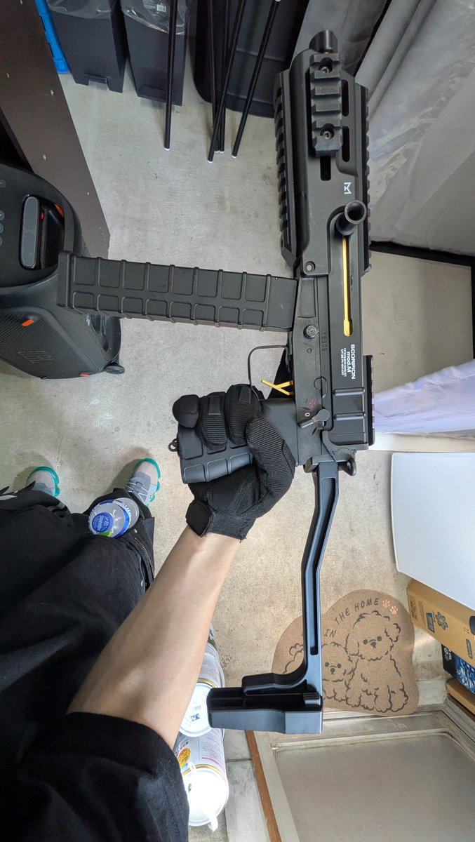 usisuto's tweet photo. インターネットのご縁によってサバゲーと言うやつを初体験させてもらいました！あと射撃体験！
ナメた格好にも関わらず丁寧に教えていただき神でした！
マジで手ぶらで行っても全然大丈夫だったので鳥フォロワーオススメです！！！

オマケに俺の渾身のボケ、“フォートナイトメッチャ強い奴”です。 https://t.co/NuxJHXmC1U