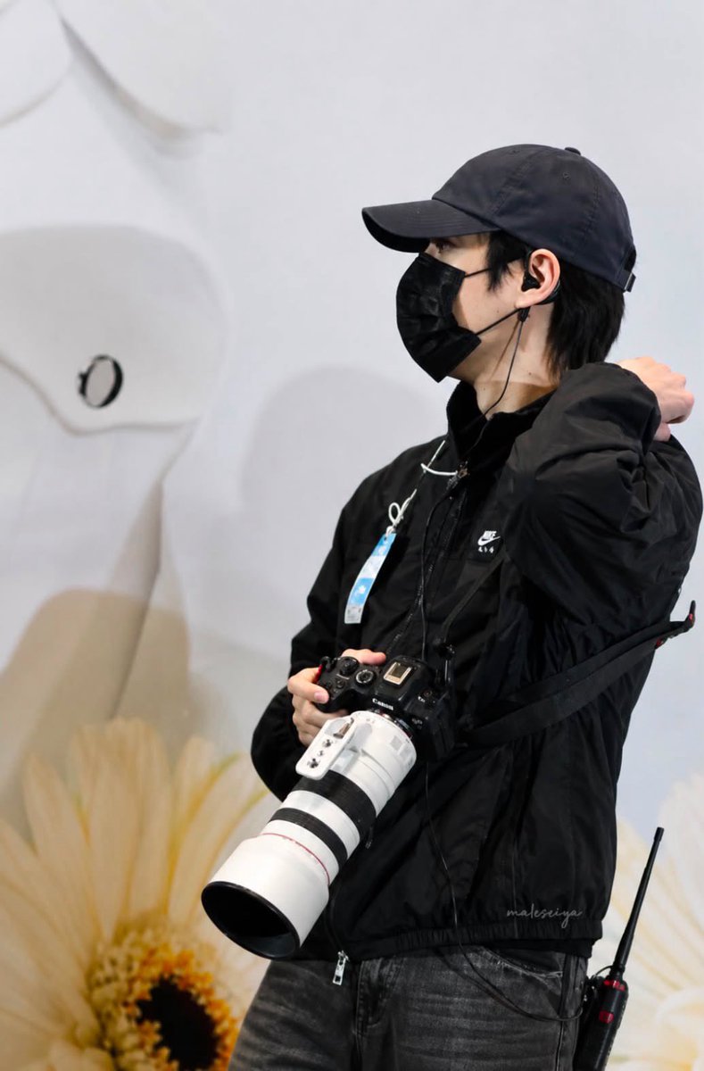 sanwu_'s tweet photo. ตากล้องคนนี้หรือเปล่าคะที่มีข่าวลือว่าแอบคบกับน้องดาราตัวย่อเฟิร์สวัน

#TLE_mtm https://t.co/GBrNb2G2jK
