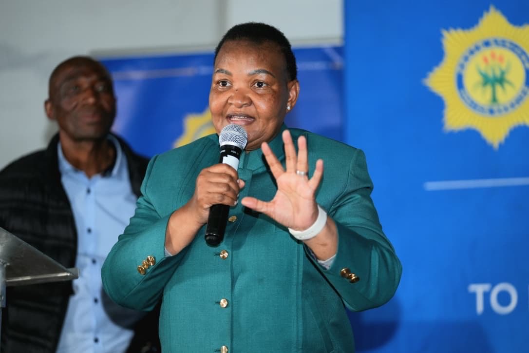 SAPoliceService's tweet photo. #sapsHQ [MINISTERIAL GENDER-BASED VIOLENCE AND FEMICIDE CRIME PREVENTION COMMUNITY ENGAGEMENT IN IVORY PARK, JOHANNESBURG]

During the Ministerial Gender-Based Violence and Femicide (GBVF) community engagement led by the Deputy Minister of Police, Dr Polly Boshielo taking place at Lord Khanyile Hall in Ivory Park Tembisa, community members were afforded an opportunity to raise their Gender-Based Violence and Femicide (GBVF) and policing concerns and the residents mentioned the following among others: 

Increased police visibility in hotspot areas
By-laws enforcement
Illegal Immigrants 
Substance and drug abuse are the main contributors to crime in the area
Shortage of resources 

Also in attendance is the Premier of Gauteng Province Panyaza Lesufi, Deputy Executive Mayor of City of Johannesburg Cllr Loyiso Masuku together with the #SAPS Gauteng Provincial Commissioner Lieutenant General Tommy Mthombeni, Deputy Provincial Commissioner Policing Major General Fred Kekana, and Deputy Provincial Commissioner: Crime Detection: Major General Mbuso Khumalo, SAPS senior managers, Community Policing Forum (CPF), Civilian Secretarial for Police, Chief Director Ntuli, MMC for Community Safety, Councillor Mzayifani Ngwenya from Ekurhuleni, Gauteng Provincial Government, @JoburgMPD, Gauteng Crime Prevention Wardens as well as GBVF stakeholders.

The National Marketing and Stakeholder Engagement Desk actively participated in strengthening community awareness on the #MySAPSApp and the #RateMyService.

Lt Col Matome Mataboge engaged directly with the stakeholder engagement attendees, introducing the features and benefits of the My SAPS App, which enables the public to report crime, access police services, and receive important safety alerts. The engagement formed part of ongoing efforts by the SAPS to empower communities with information and encourage stronger partnerships in the fight against crime. 

#AwarenessCampaign #PoliceVisibility #CommunityPolicing #PartnershipPolicing #EndGBVF #SaferCommunities ST

https://t.co/KkL3XQb9Pj…