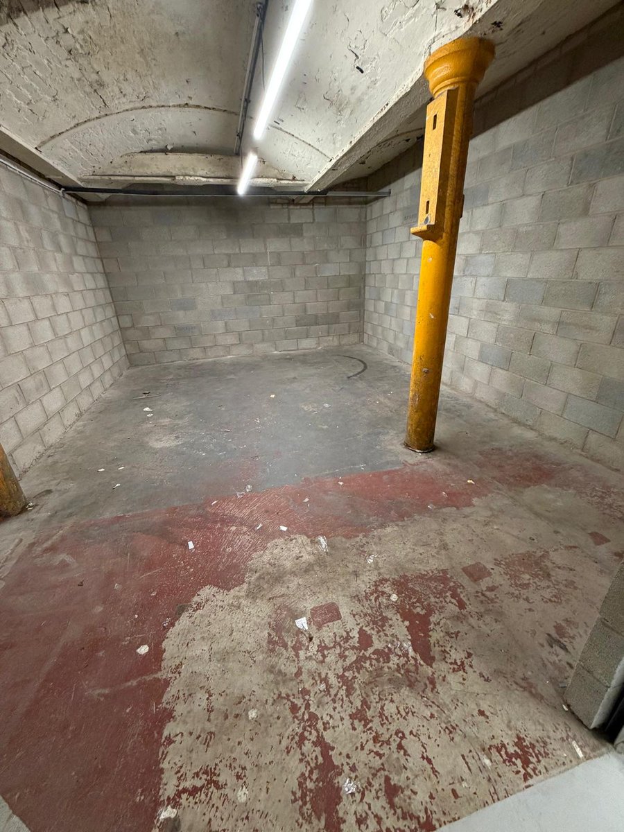 IPCommercial's tweet photo. 🏭 307 SQFT commercial unit available in Oldham! 

💷Rent &amp; Charges All In: £250 pm 
🔑Just 1 month's deposit 

✔️Secure gated access
✔️CCTV
✔️Parking &amp; Loading
✔️Toilets on-site

📞0161 655 4499

#Oldhamhour #CommercialProperty https://t.co/2qGMiNWEGr