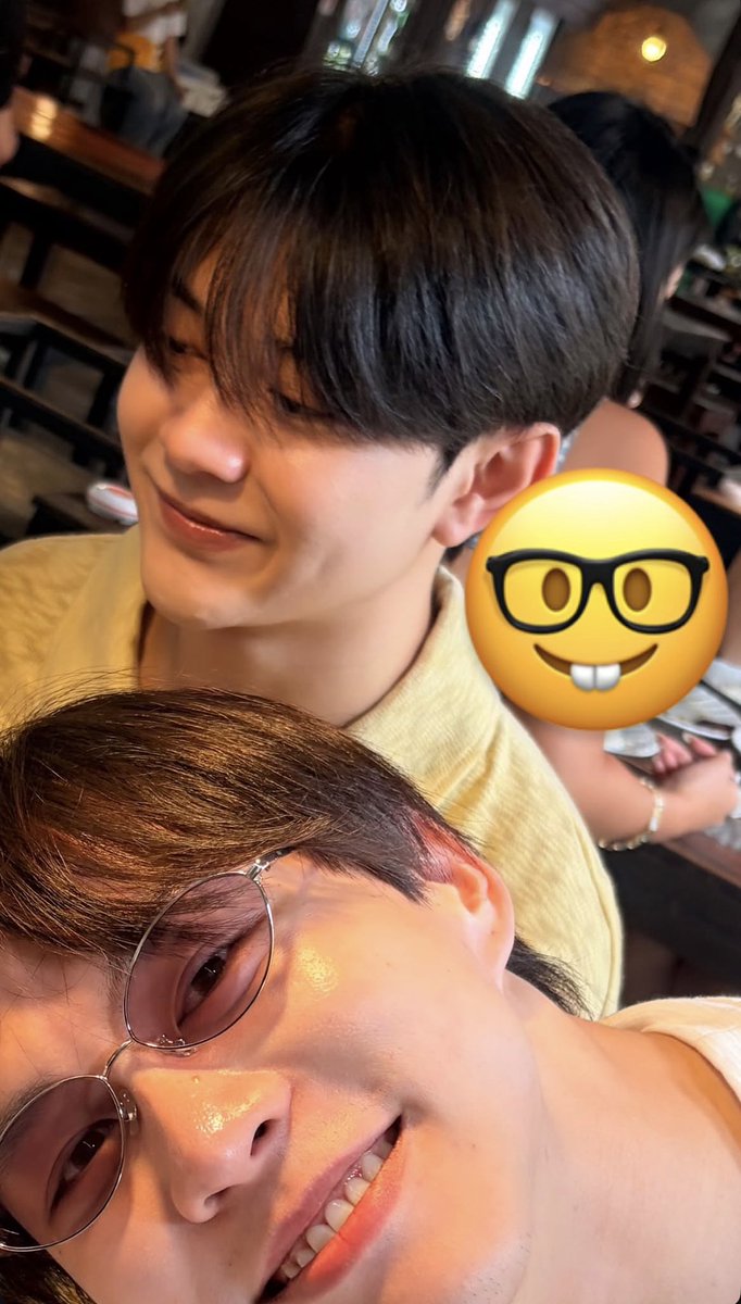 wishwasukhunpol's tweet photo. ตี๋ใหญ่ตี๋เล็กมันยอมกันที่ไหนอะ คนนึงบินไปหาแฟนที่เชียงใหม่ อีกคนแฟนบินไปหาที่เชียงใหม่เอง https://t.co/GXlmiBEFD4