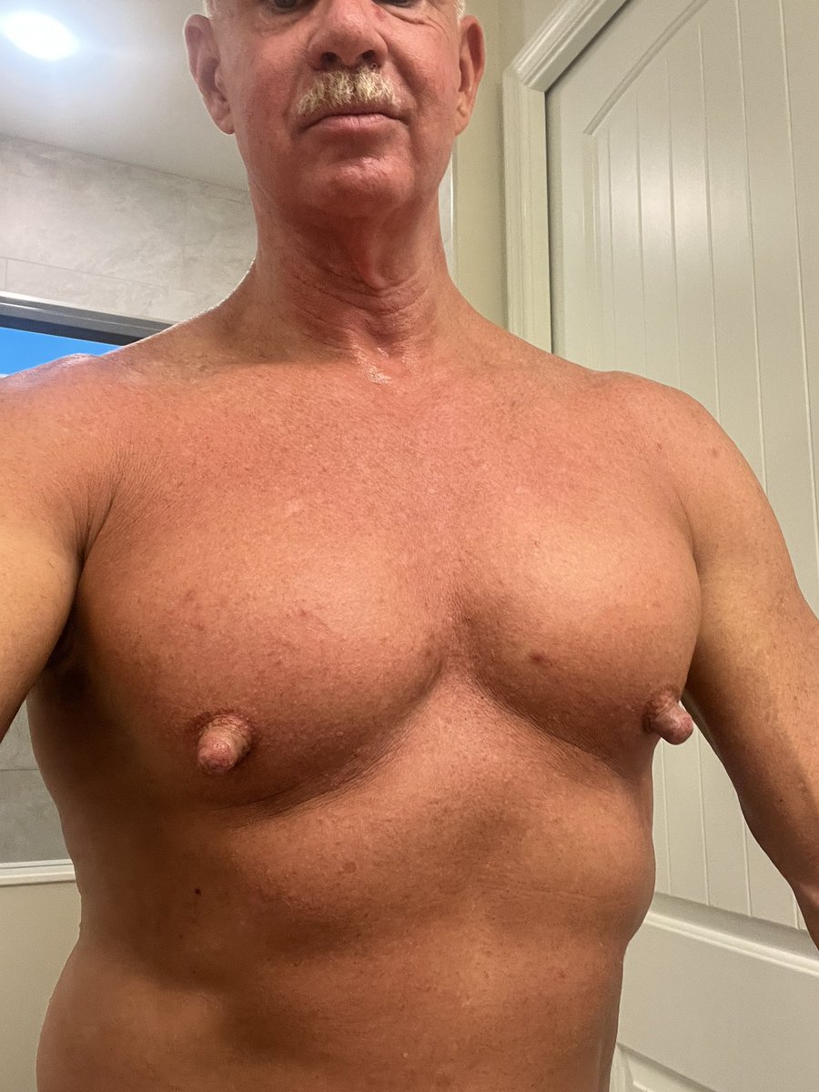 Pexxxton's tweet photo. #daddynips https://t.co/JltJaF0bX3