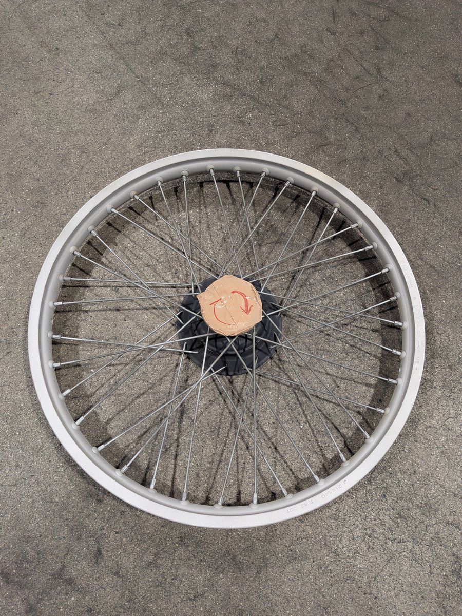 Ka_Tsu_KB's tweet photo. 金色はダサいと言うことで
シゴト終わりにサンドブラスト

金→つや消し黒へ

そして練習開始👅 https://t.co/Kwx9RkLzhE