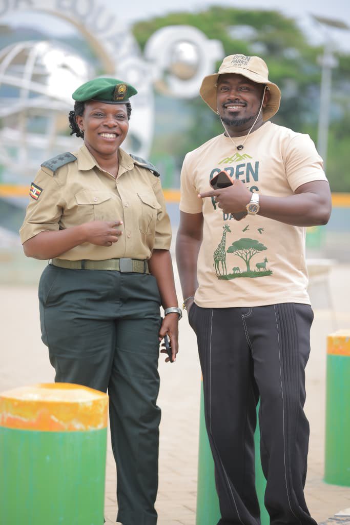tonnybanz02's tweet photo. Passing by the Kikorongo Equator Monument where the Northern and Southern Hemispheres meet.

Make plans to visit Queen Elizabeth National Park during #UWAOpenParkDays from 25th–27th September and enjoy FREE entry for both people and cars. Don’t miss it.

📸@ManuelMawejje https://t.co/8lLG3LZMb7