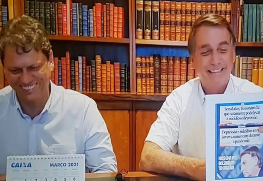 PedroRonchi2's tweet photo. Não esquecer que o Tarcísio fazia live rindo com o Bolsonaro enquanto pessoas morriam na pandemia. https://t.co/iaoqsHqKiy