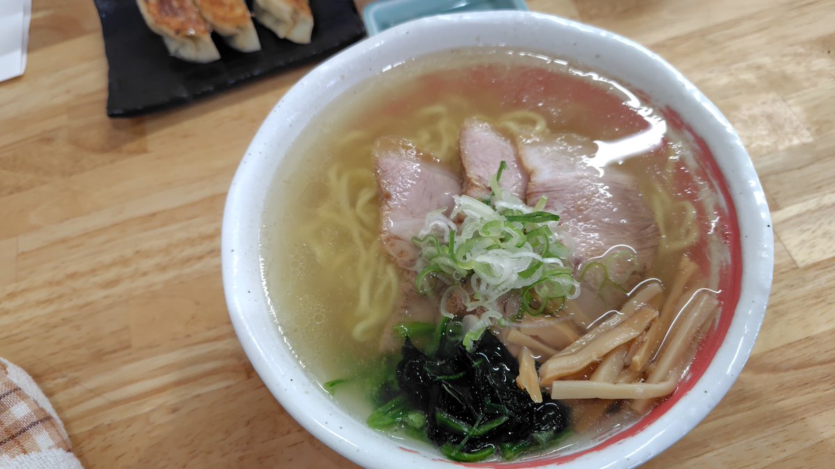 keymonkeybear's tweet photo. 今日のお昼ごはんは、めちゃくちゃ忙しくなかなか行けないでいた喜多方ラーメン達磨。やはり僕はどちらかといえば塩が好き。大盛りとＡセットの餃子1200円大盛り160円＋半ライス100円。久し振りに食べたけど美味しかったあ。＃喜多方ラーメン達磨 https://t.co/ZOx7hx0LOE