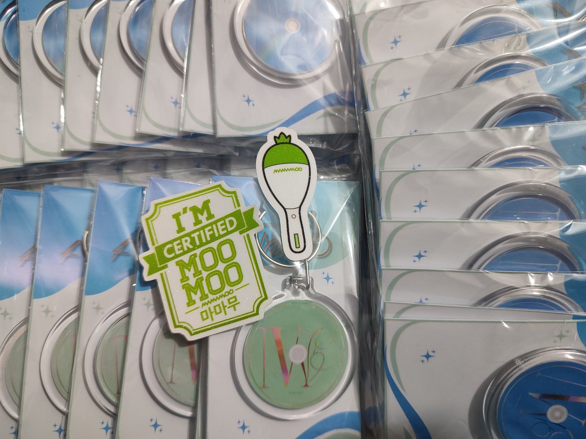 emhbiem's tweet photo. Ready na ang freebies for Aug 8 🥳

Album CD inspired NFC keychains and few stickers as freebies sa mga makakasalamuha namin on D-Day!!!!

Memories ver.
Silence ver.
4flowers ver.

Excited na for 4WARD SEE U MOOS! 💚🩵💙
#Mamamoo4wardinMNL #MAMAMOO2026 #MAMAMOO https://t.co/IT2ZRSGeGI